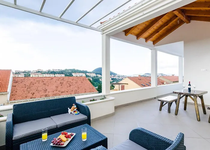 Miracle Apartments - Comfort Studio Apartment With Terrace And City View